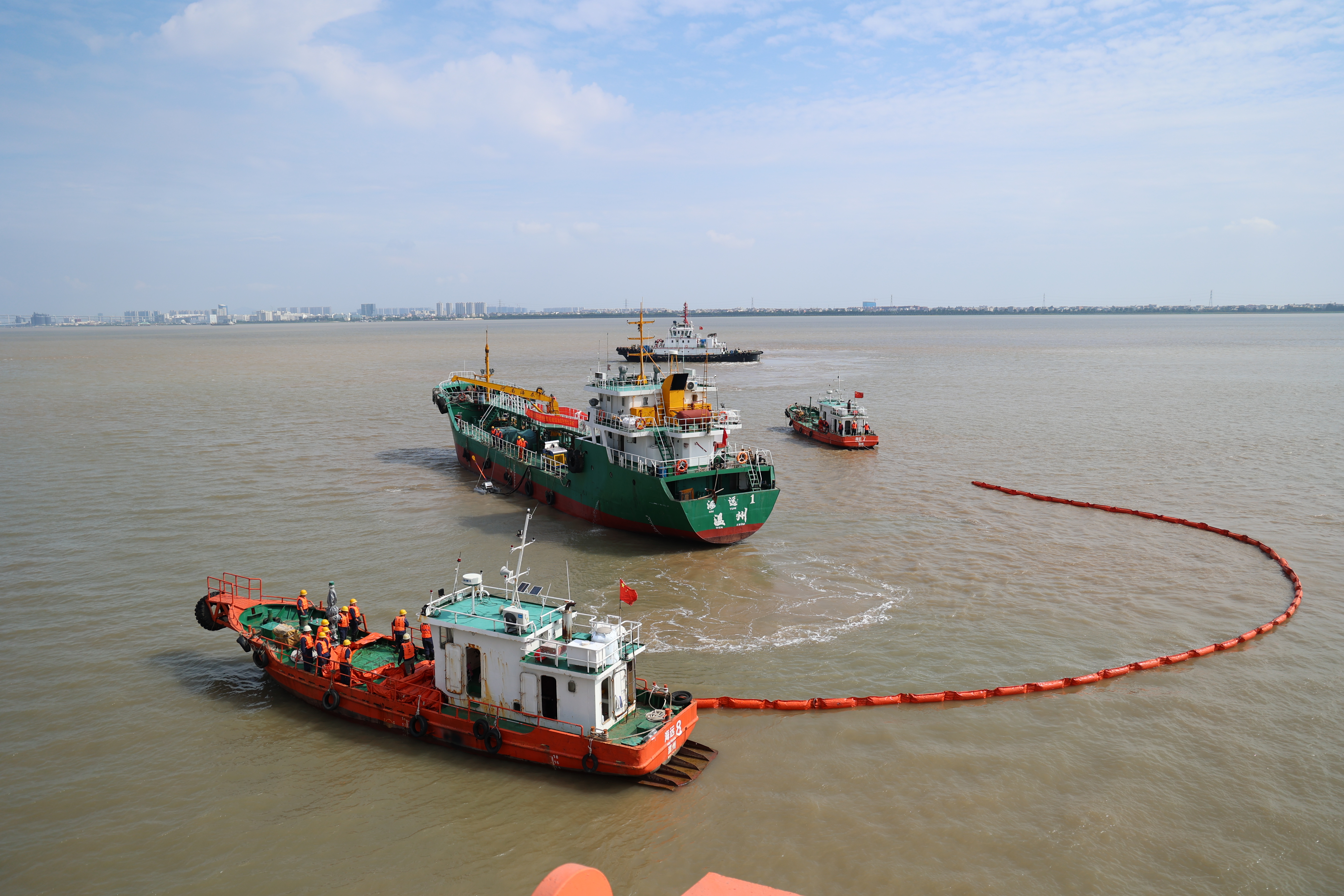 温州港集团开展码头联防体处置船舶溢油应急联合演练