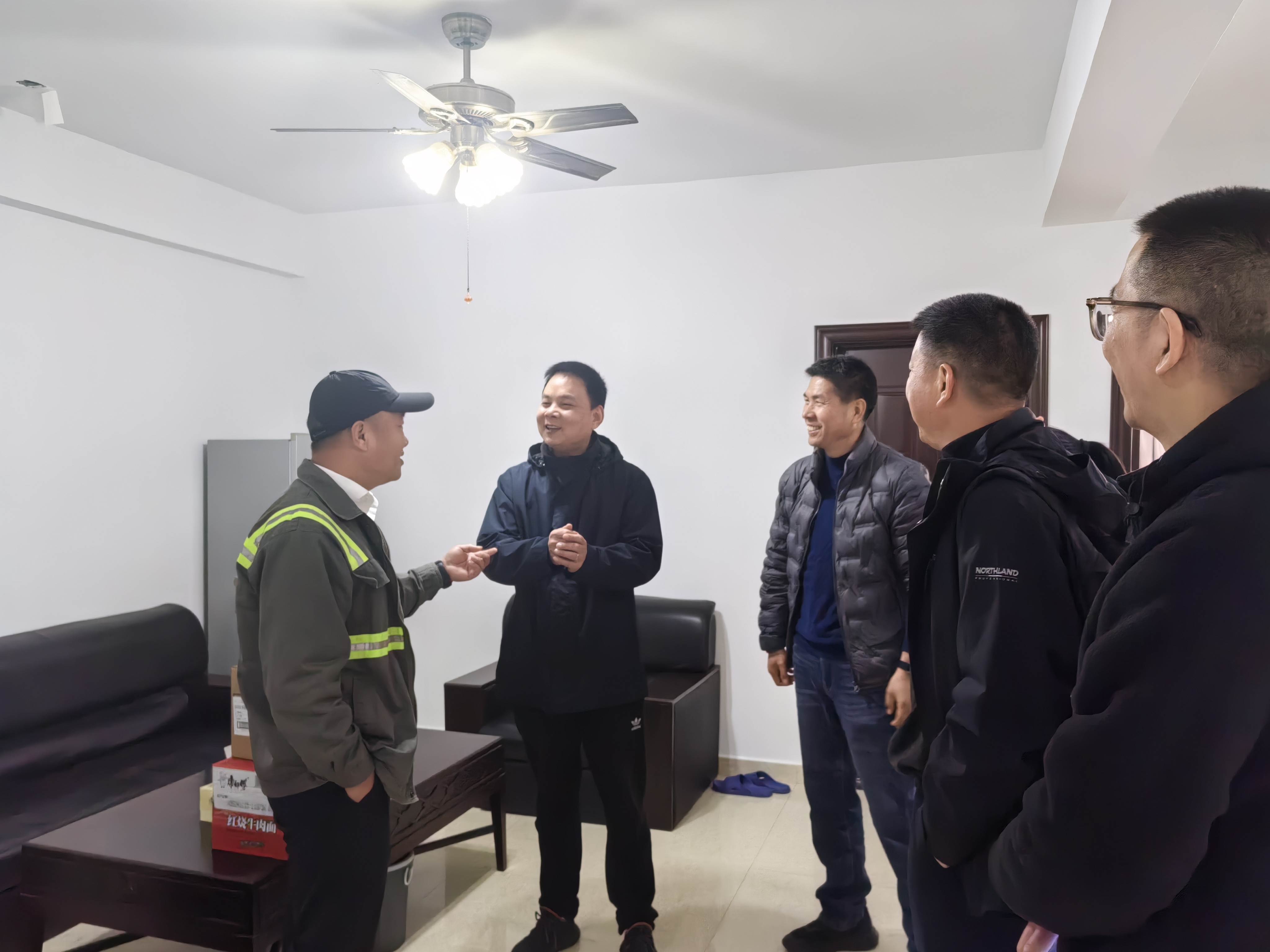 温州港集团纪委书记蔡国栋带队慰问一线引航