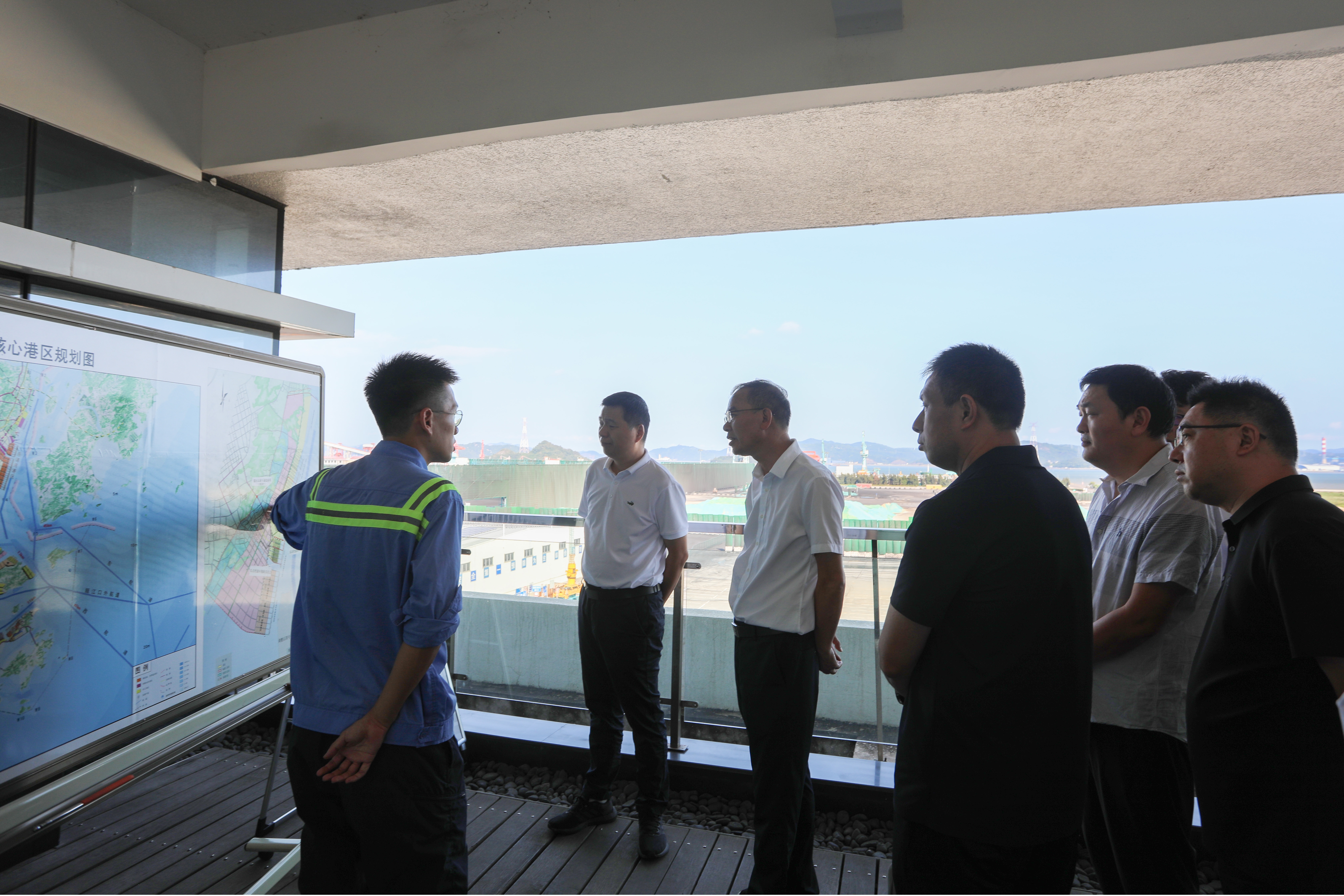 台州市港航事业发展中心徐明堂主任一行 赴乐清湾公司调研交流