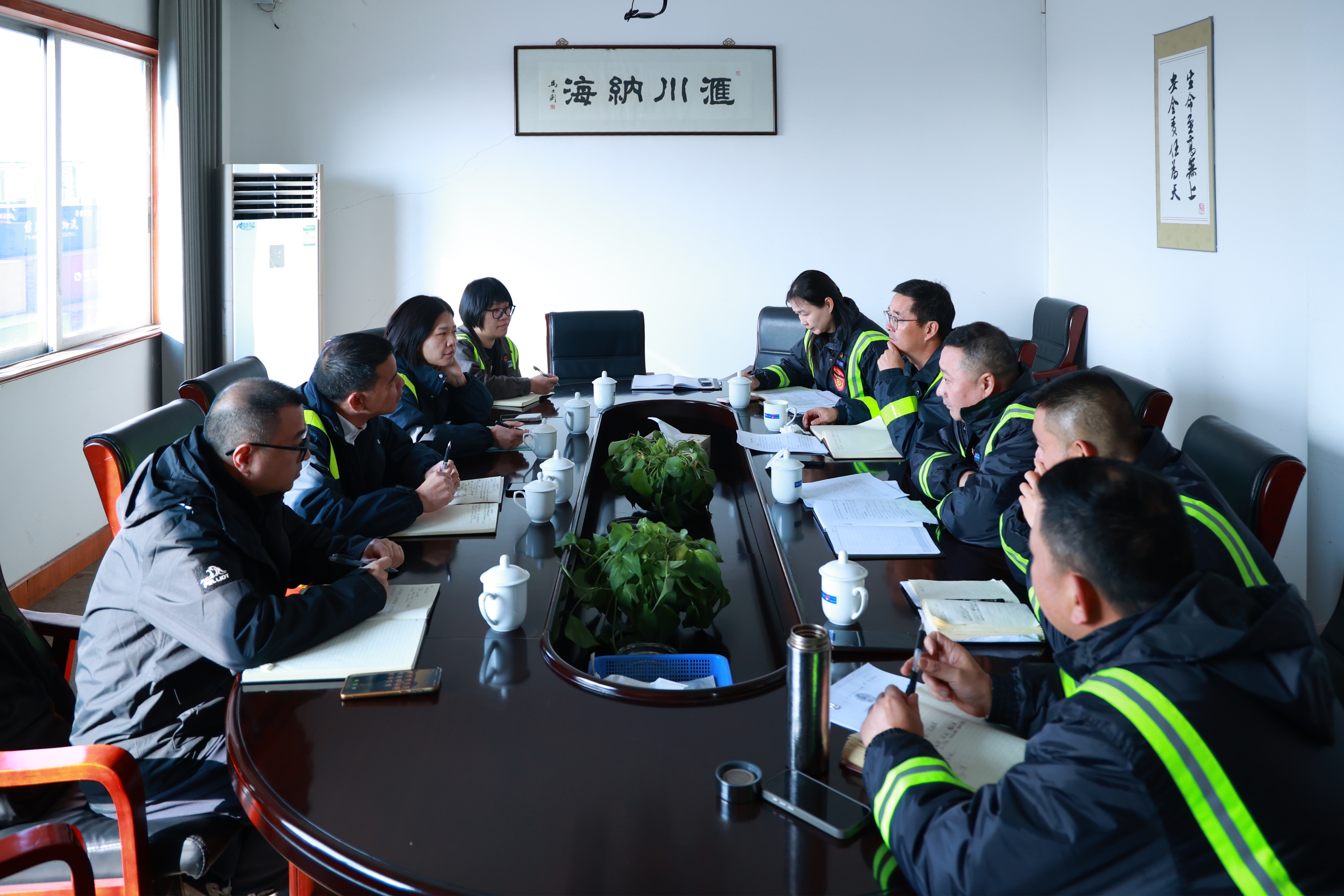 温州港集团党委委员、副总经理董理与党委委员、纪委书记项楠一行赴金洋公司调研