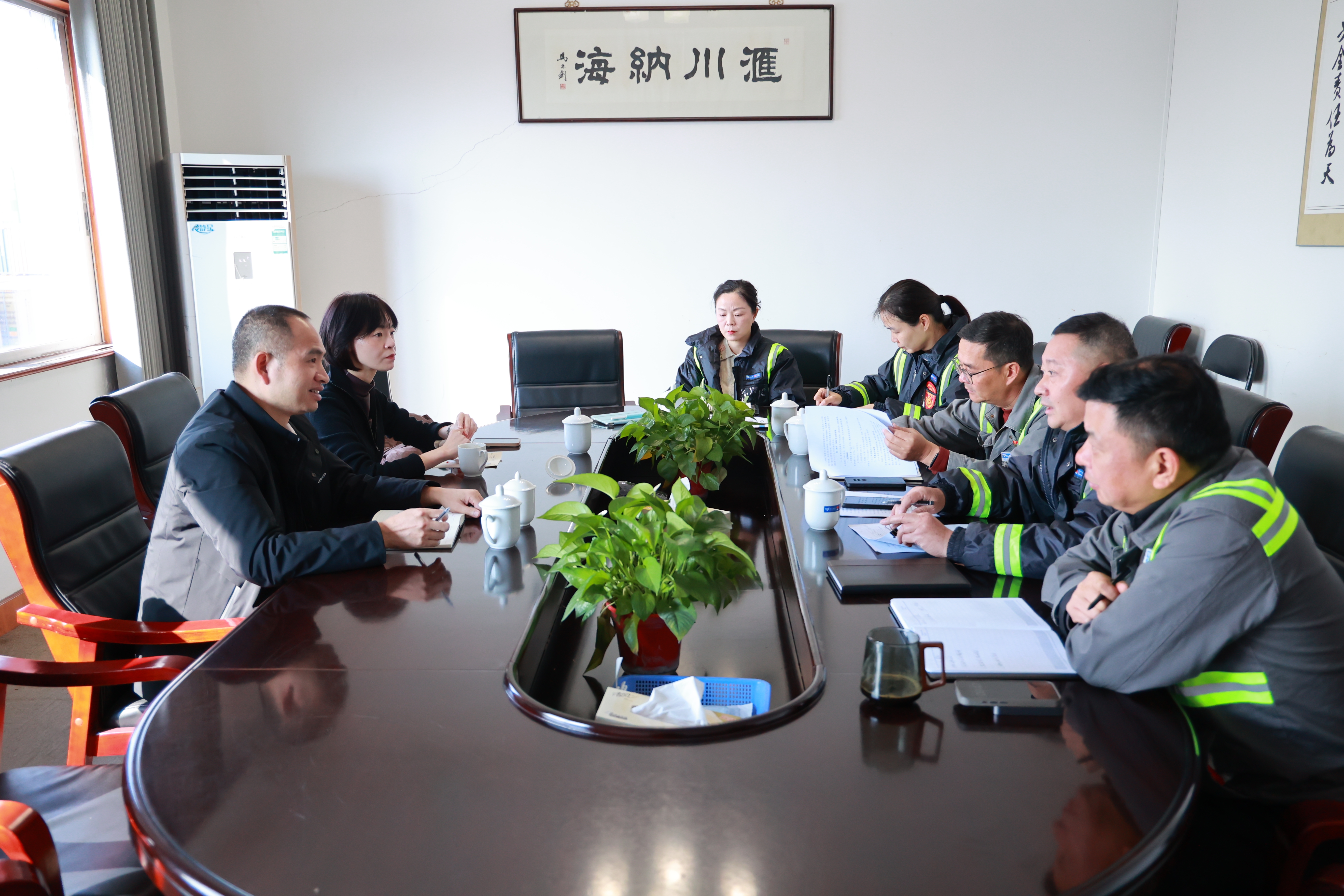 温州港集团党委副书记、工会主席黄兆林赴金洋公司调研