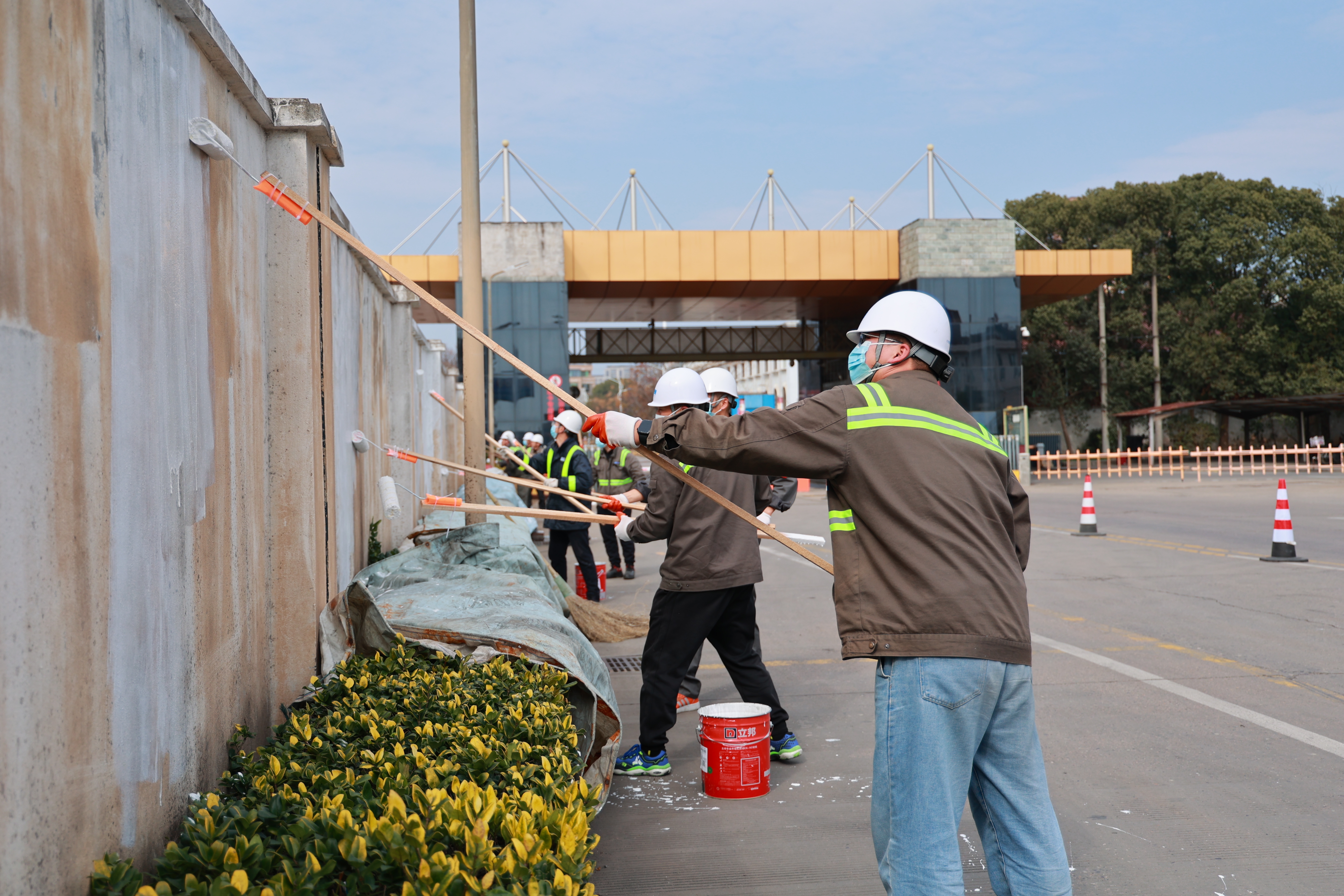 金洋公司开展港区环境美化志愿服务活动