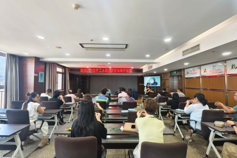 巧手制皂凝匠心 工会赋能暖人心 —— 温港乐学堂手工葡萄串香皂制作活动圆满举办